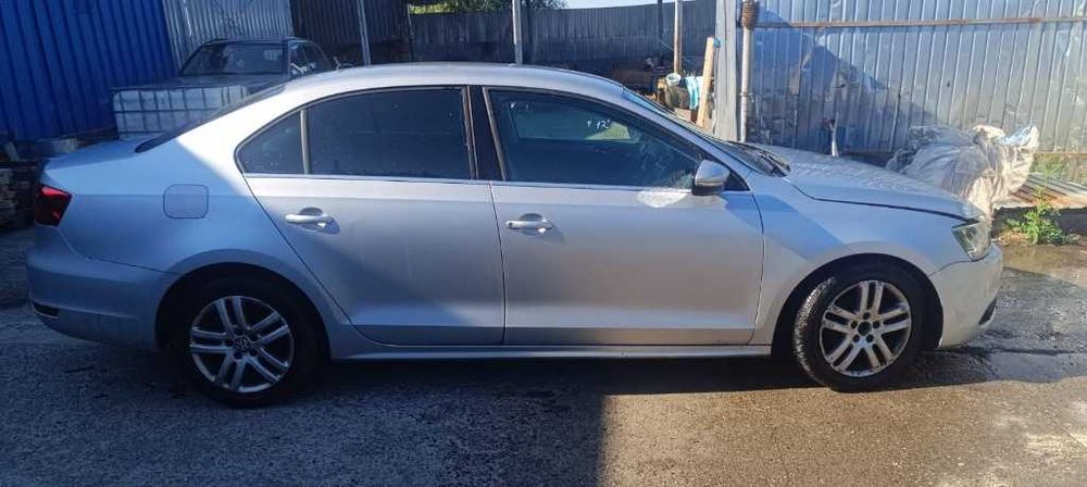 Dezmembrez VW JETTA 1.6 tdi 2012