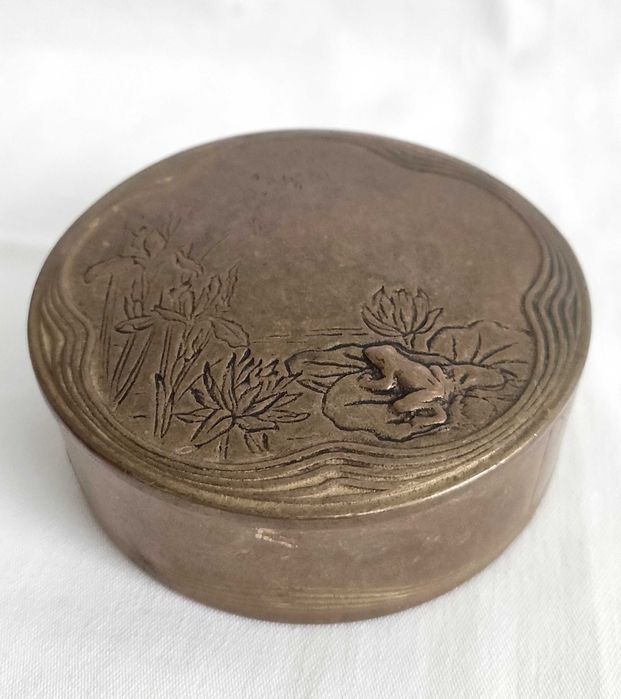 Много масивна бижутерка от месинг