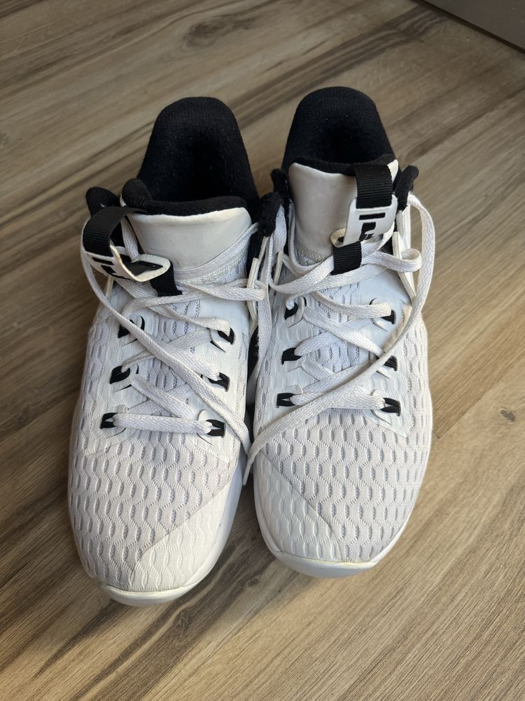 Оригинални маратонки Nike LEBRON WITNESS V! 42,5 н