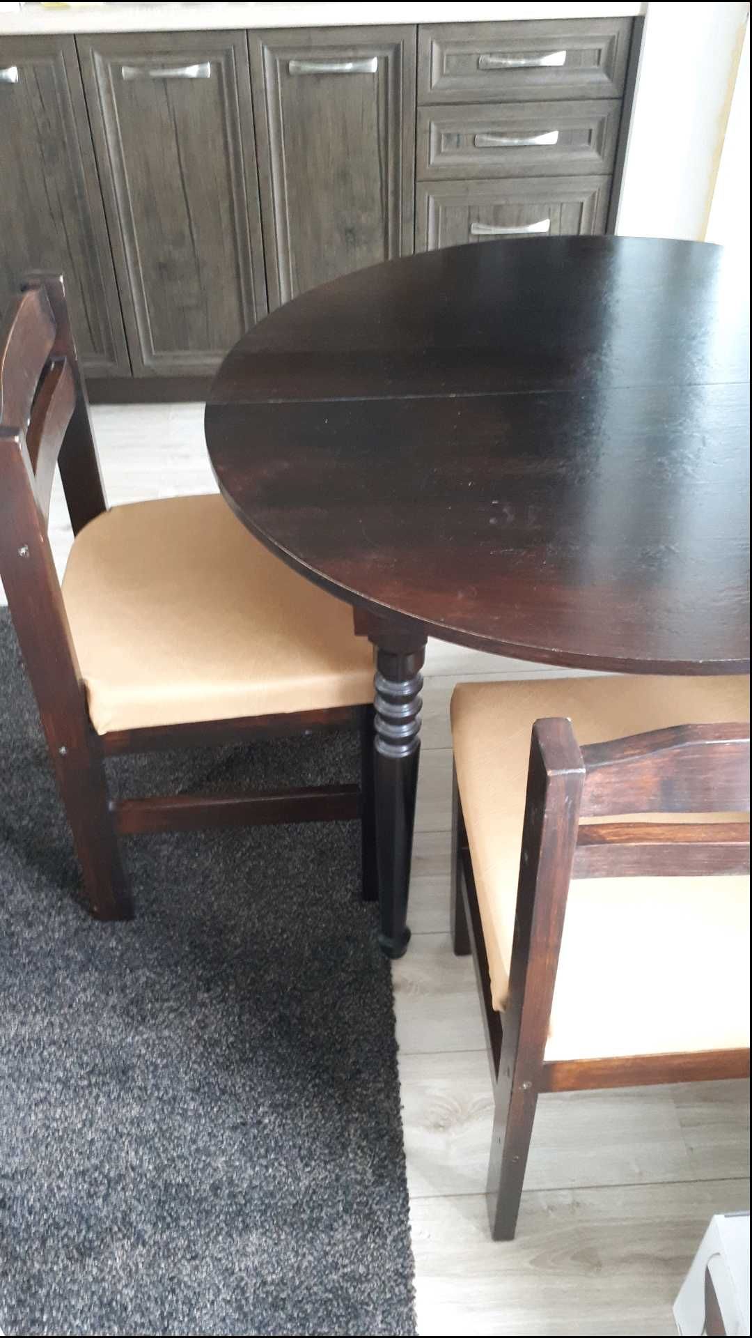 маса със столове