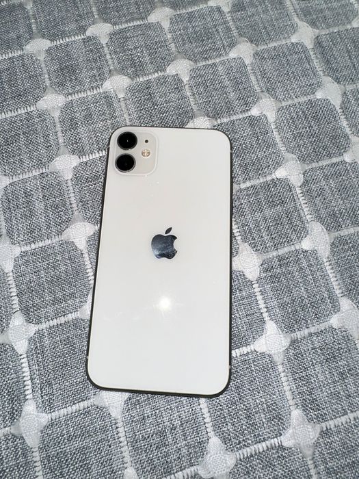iPhone 11, 64GB — отличное состояние!