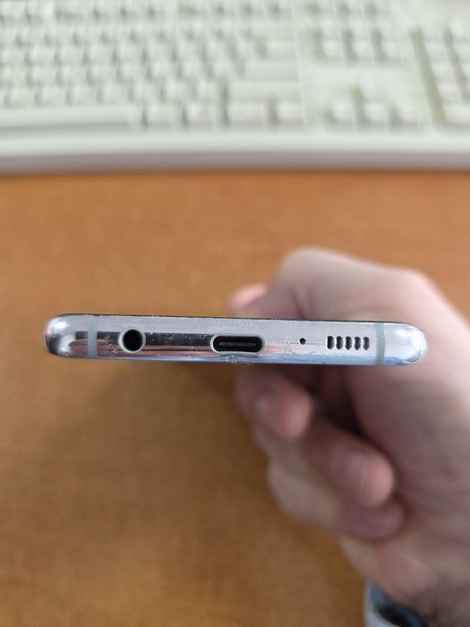 Telefon mobil Samsung Galaxy S10 cu huse si folii ecran