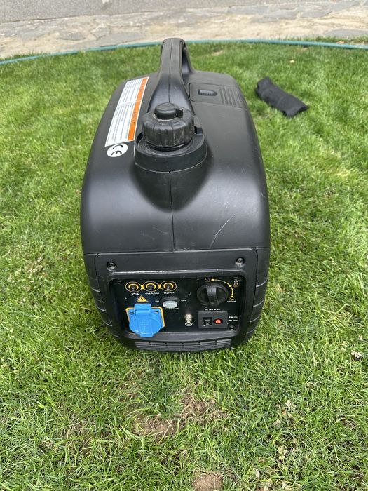 Generator/Invertor curent 220v