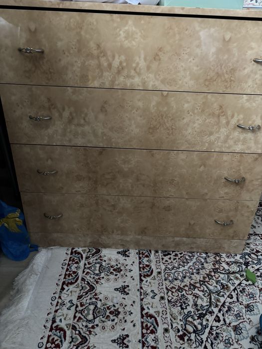 Комод с зеркалом