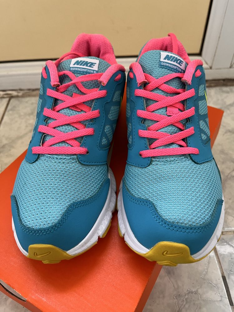 Vand  adidasi nike ( nu raspund la mesaje pe whatsapp )