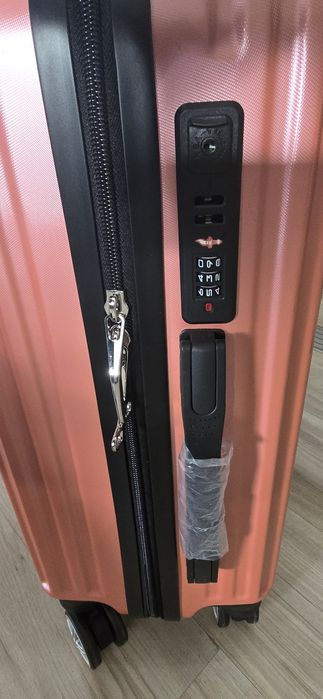 Продавам 2бр  много красиви куфари