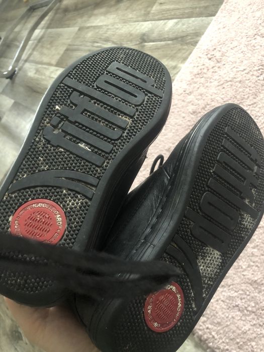 Ghete de baieti marimea 35 FitFlop de piele repellente