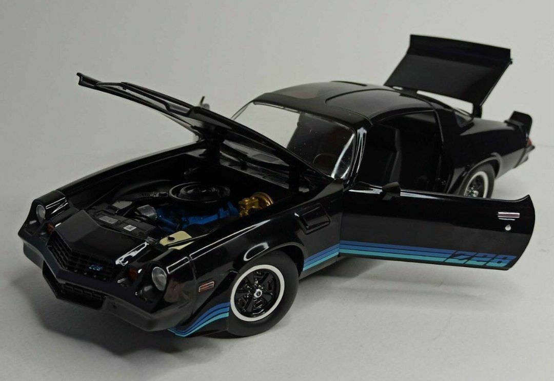 Модель Chevrolet Camaro Z28 1981 масштаб 1:18