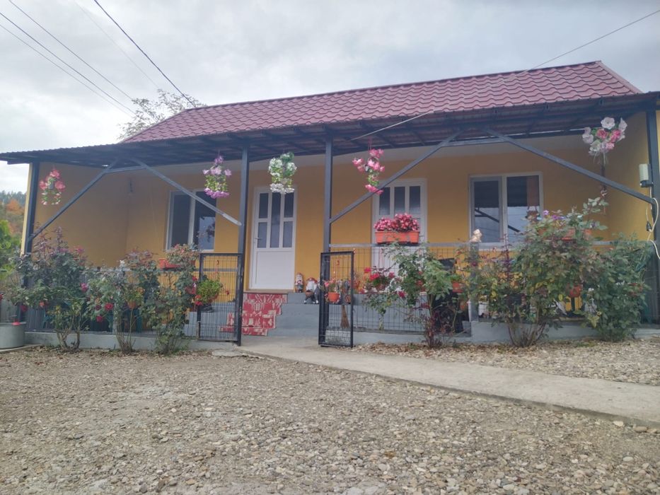 Vând casă+ teren