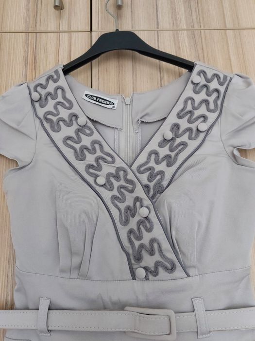 Елегантна  рокля