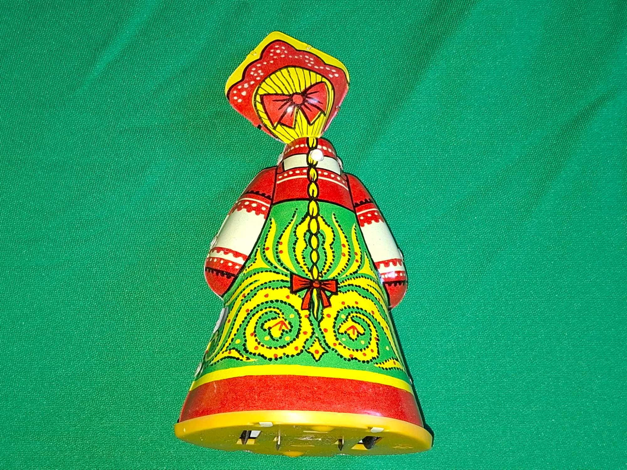 СССР стара руска механична ламаринена играчка Василиса Made in USSR
