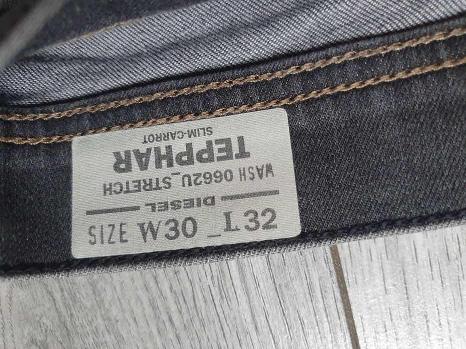 Blugi DIESEL "Tepphar" Slim-Carrot - Marime W30 L32 (Talie 85 cm)