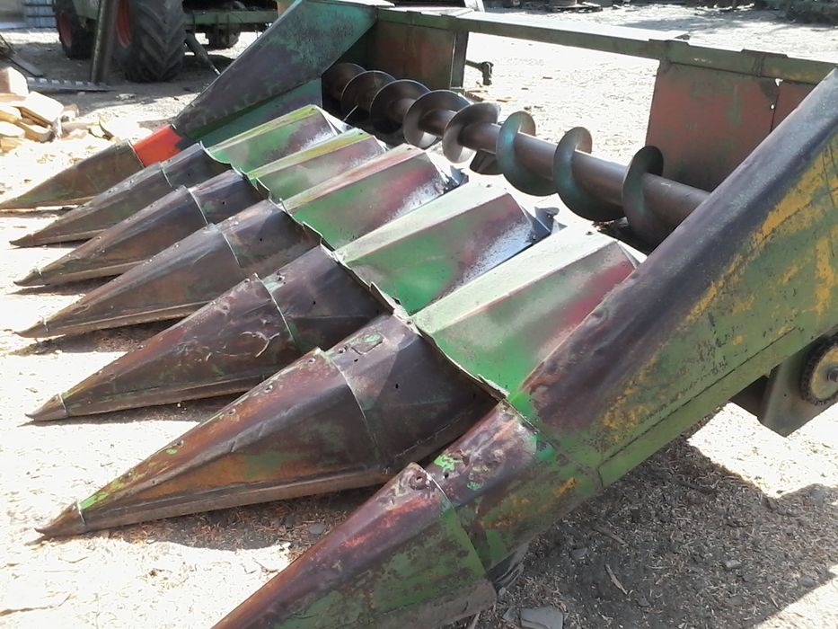 Combina Claas Dominator 106 cu masa de porumb