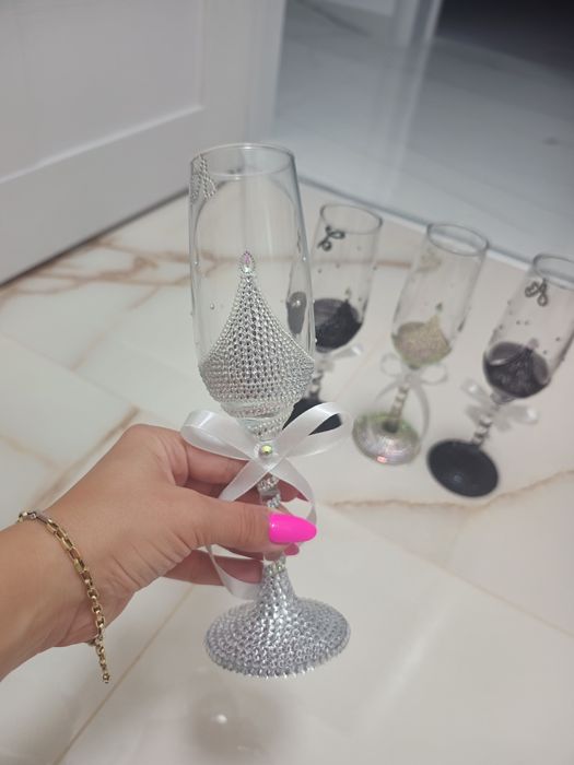 Aranjamente masini,cocarde,pahare etc