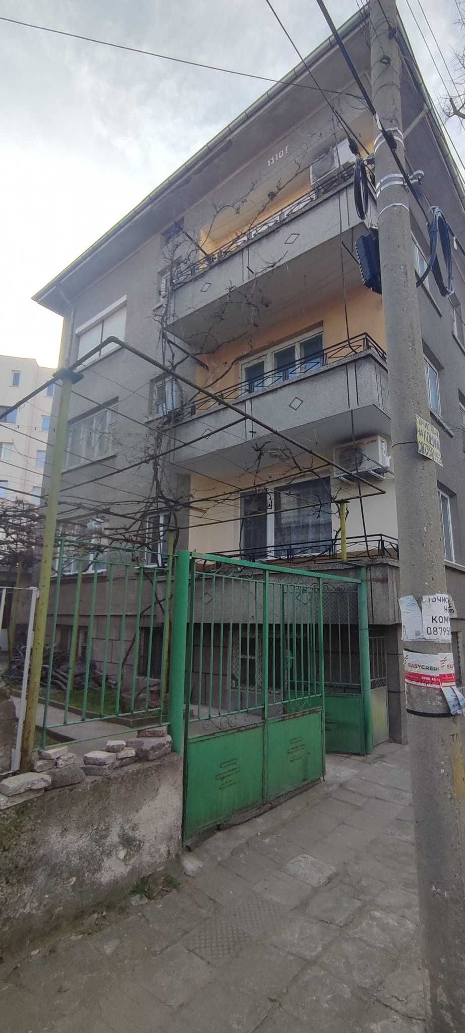 Етаж от къща в гр. Асеновград , Център