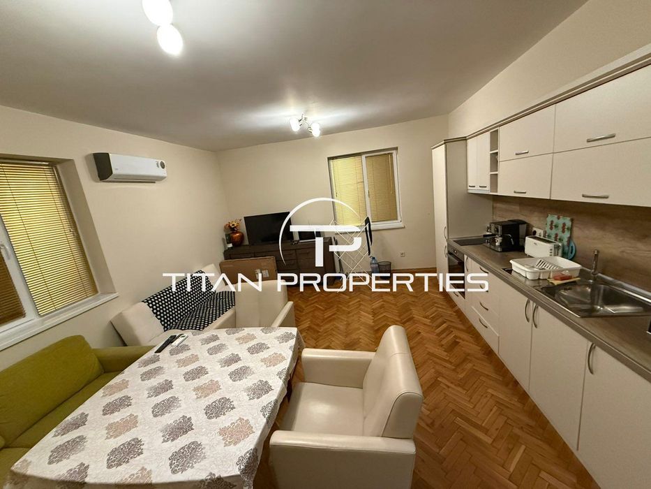 Дава се под наем Двустаен апартамент в Бургас, Център - 55 кв.м за 433.5 € - Снимка #1