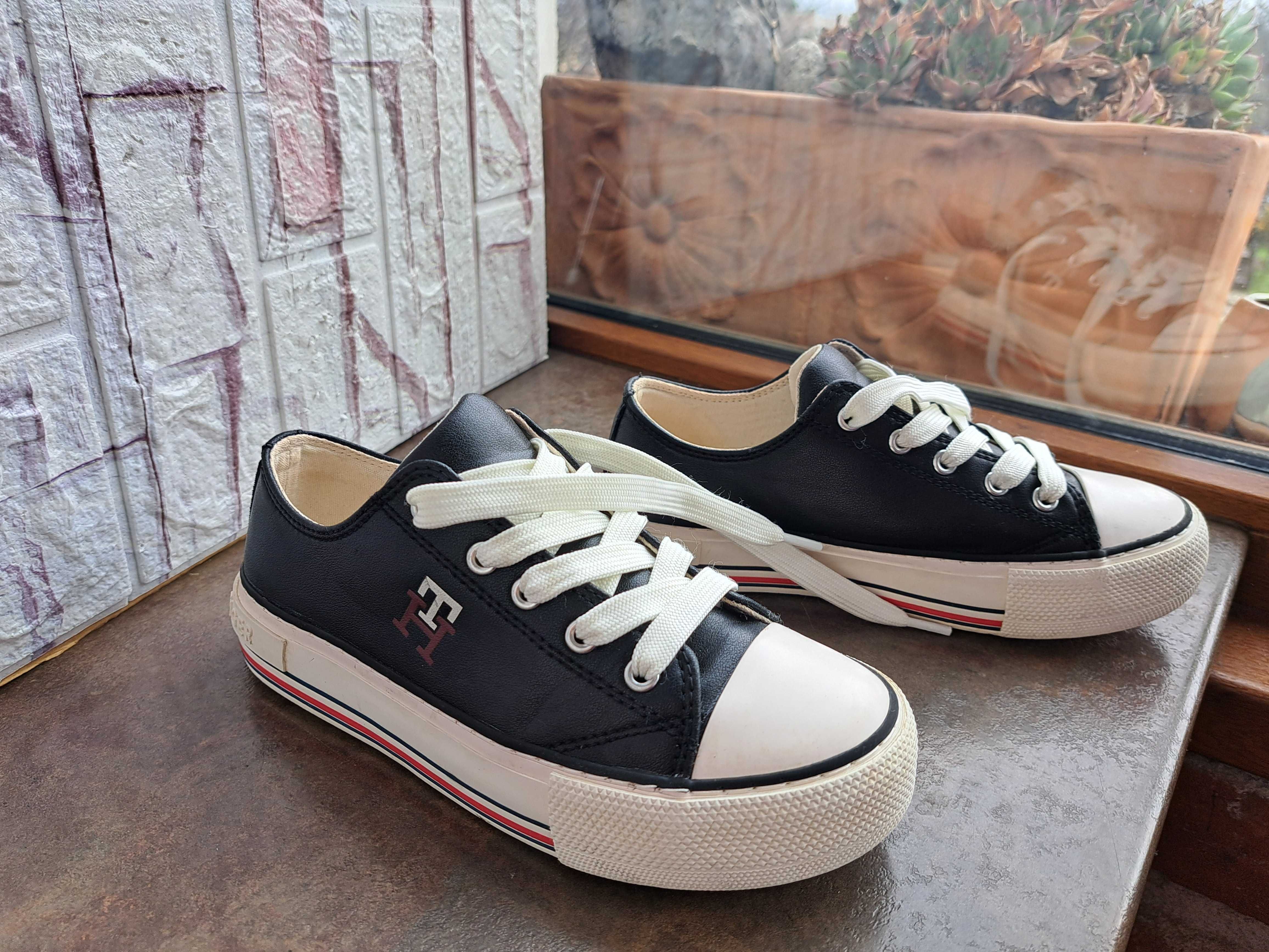 детски маратонки,кожени кецове,спортни обувки,Tommy Hilfiger,номер 32