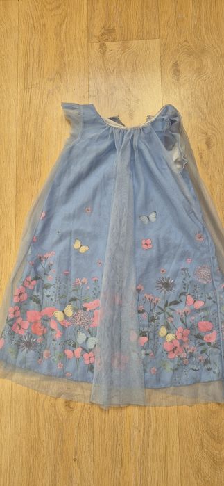 Официални дрехи за момиче 9/10г цената е за всичко.