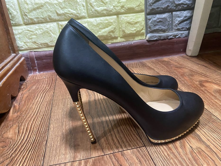 Продается туфли valentino