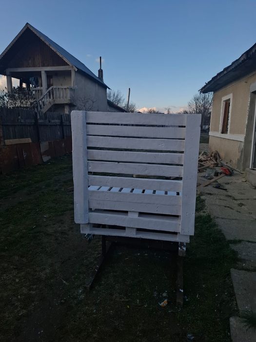 Băncuta pentru curte