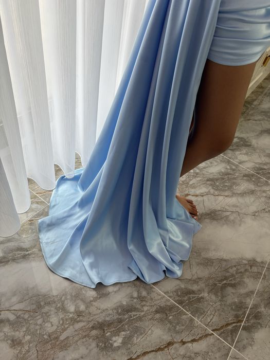 Rochița albastră cu aplicații de flori 3D