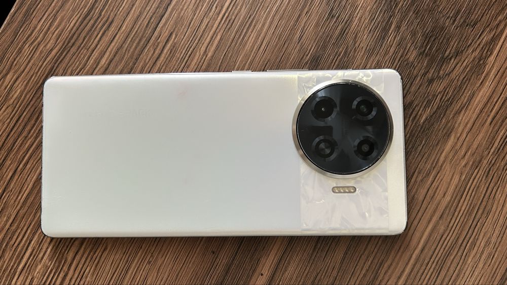 Продам  Смартфон TECNO SPARK 20 Pro+