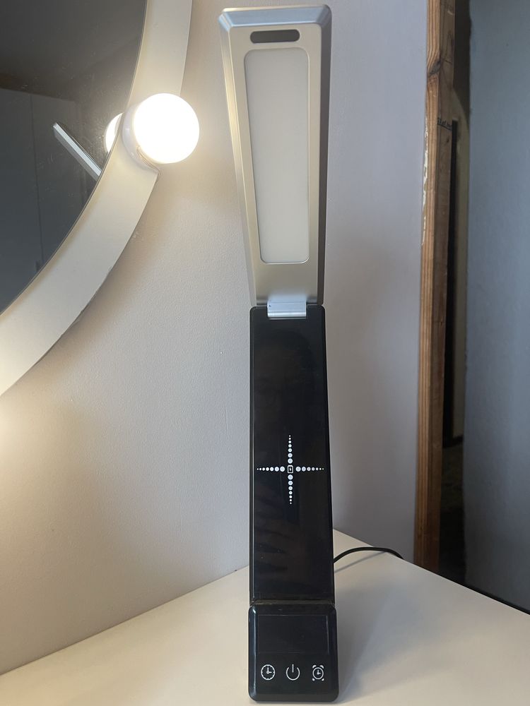 Безжично зарядно+лампа за бюро