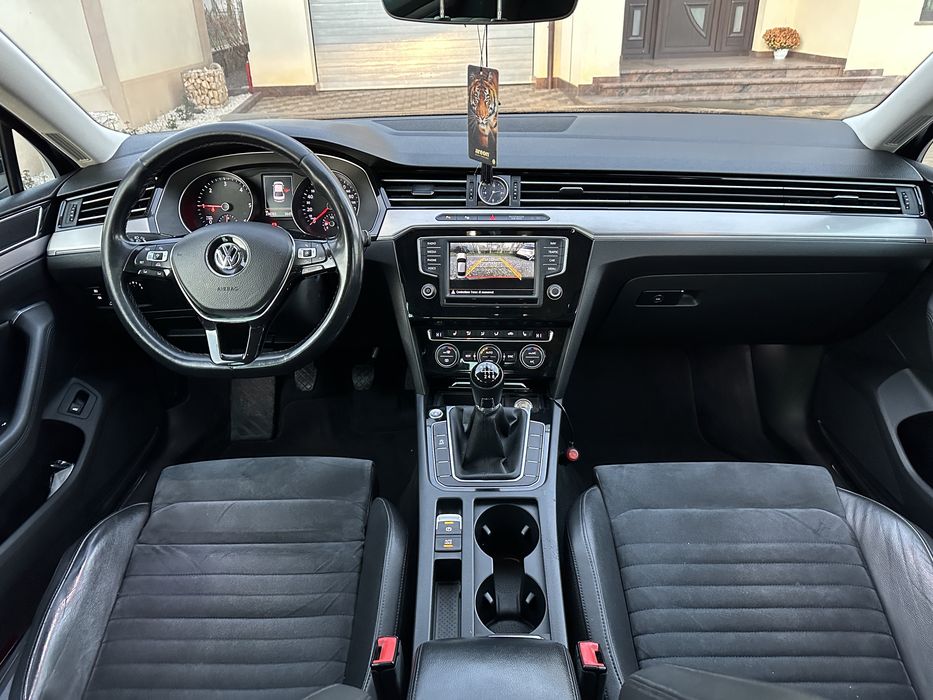 Volkswagen Passat B8 2016 2.0 TDI 150 CP E6 Distronic Clima Navi Piele