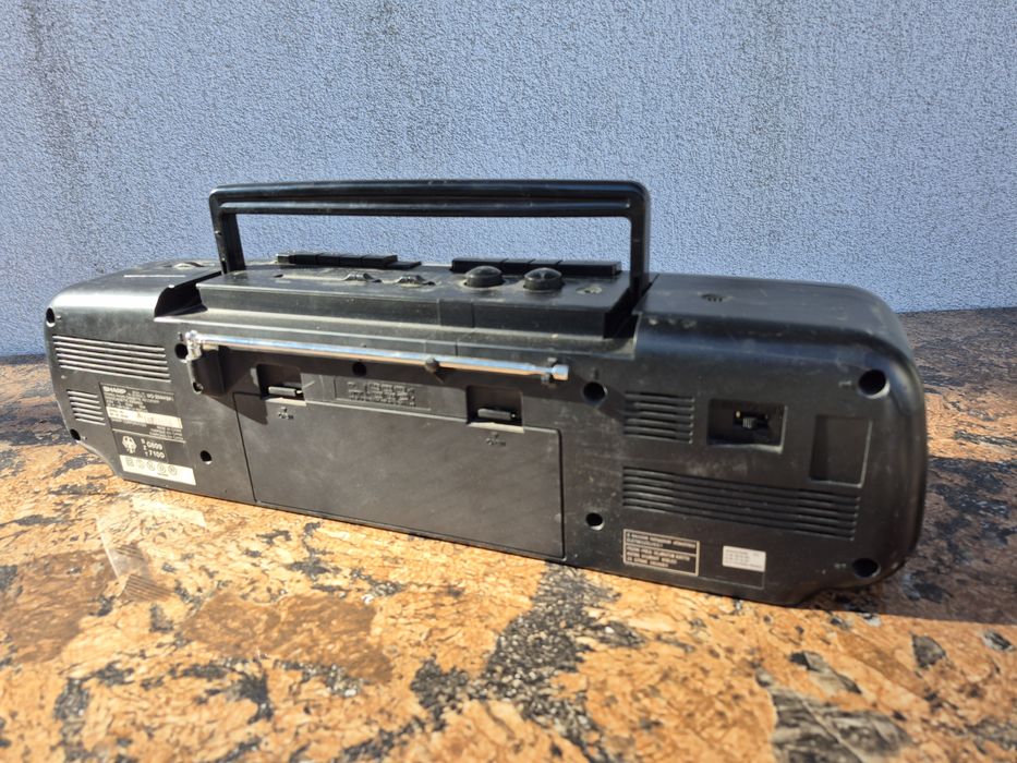 Radio Casetofon marca Sharp , model WQ-284H