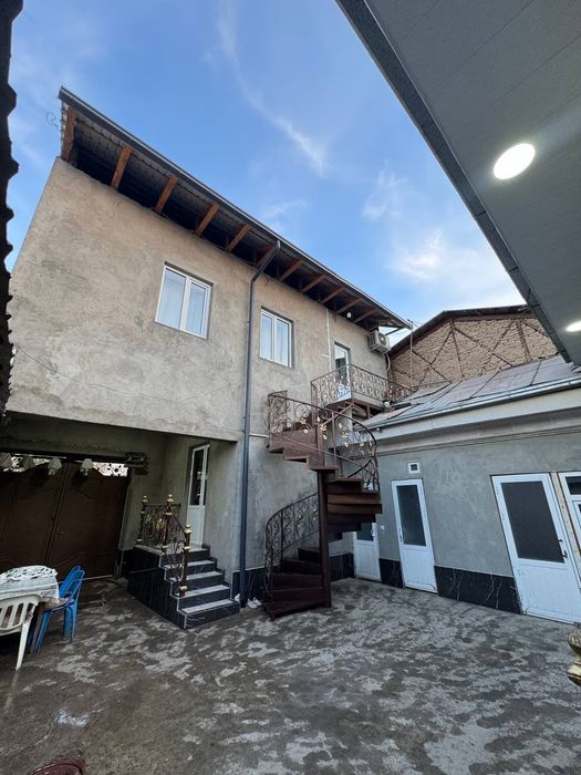 Srochna Uy sotiladi Komolonda 2 etaj tayyor