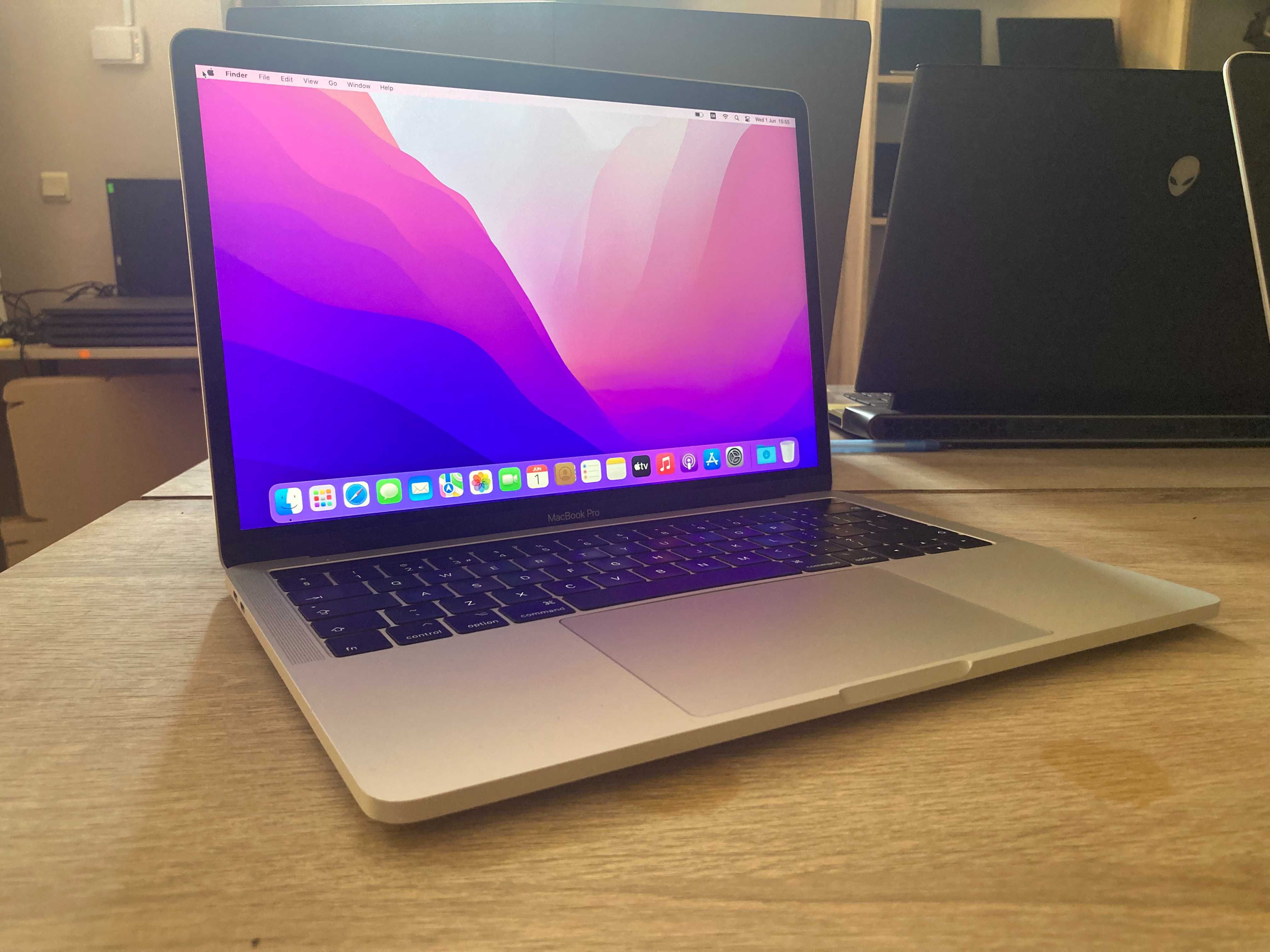 Лаптоп Apple Macbook PRO 13 2017 I5 8GB 256GB SSD с гаранция A1706