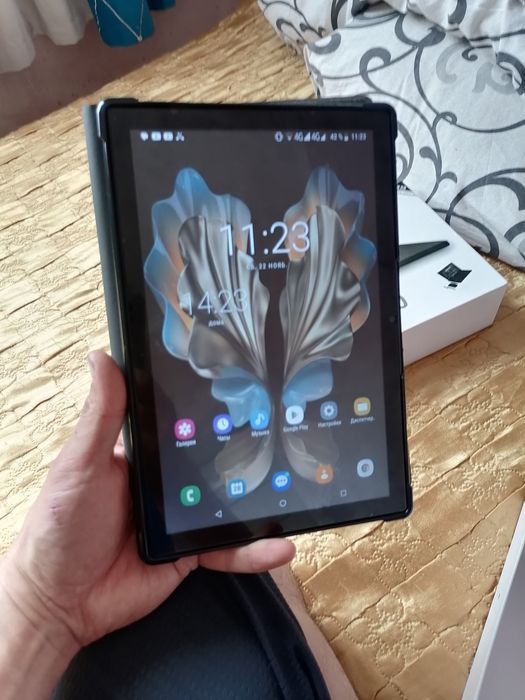 Планшет новый, но продаю как БУУ.