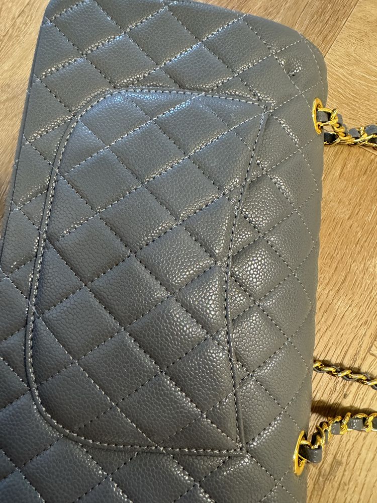 Чанта Chanel никога не е носена . Подарена , топ качество