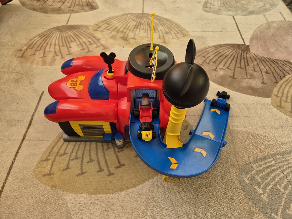 Гаражът на Мики Маус iMC Toys