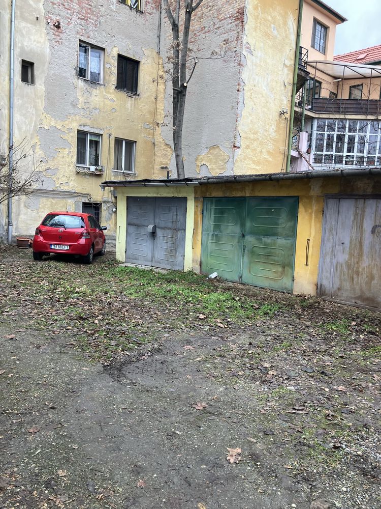 Vand garaj zona centrala