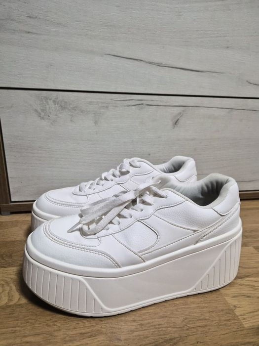 Дамски сникърси на различни марки