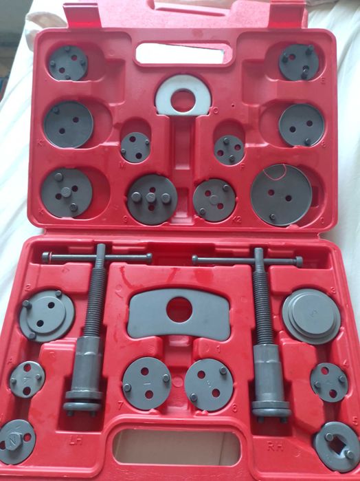 Presa SelTech Spania pentru pistoane(etriere) de frana 22 piese,nouă