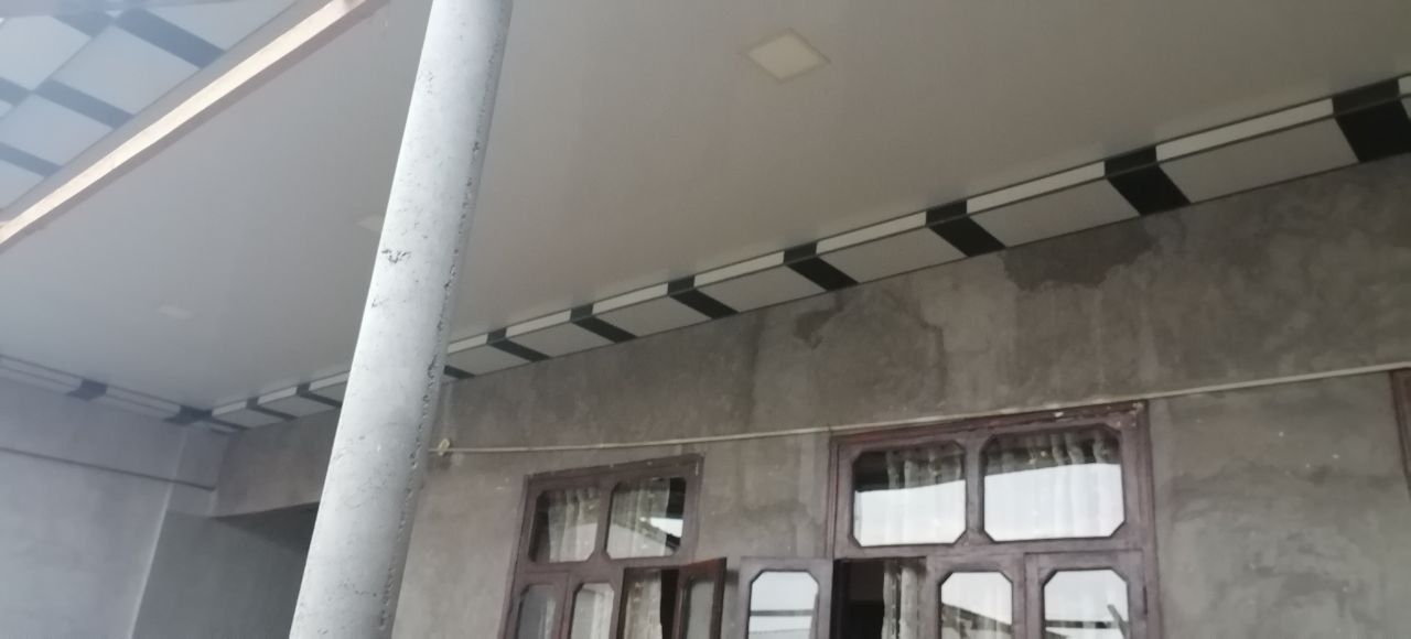 Tayyor uy sotiladi 8 sotix 10 xona