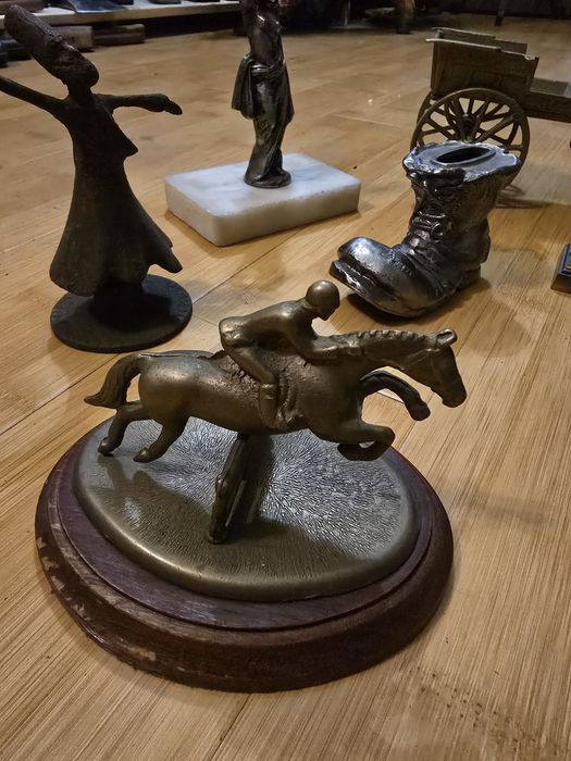 Statuete din bronz masiv