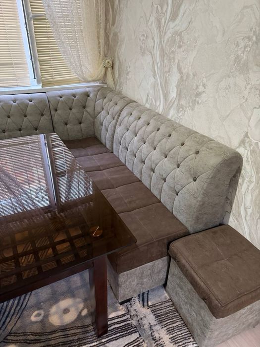 продается комплект диван вместо со столом