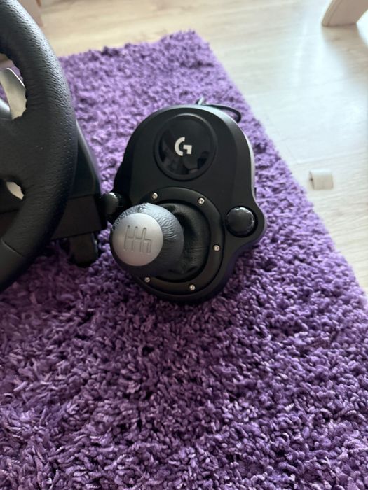 Vand volan logitech g29 + schimbator, in stare excepționala