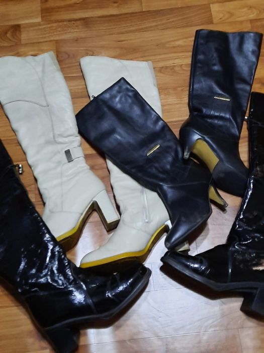 Продаю женские сапоги.