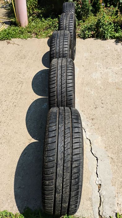 Vând 5 anvelope cu janta