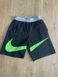 Къси панталони Nike