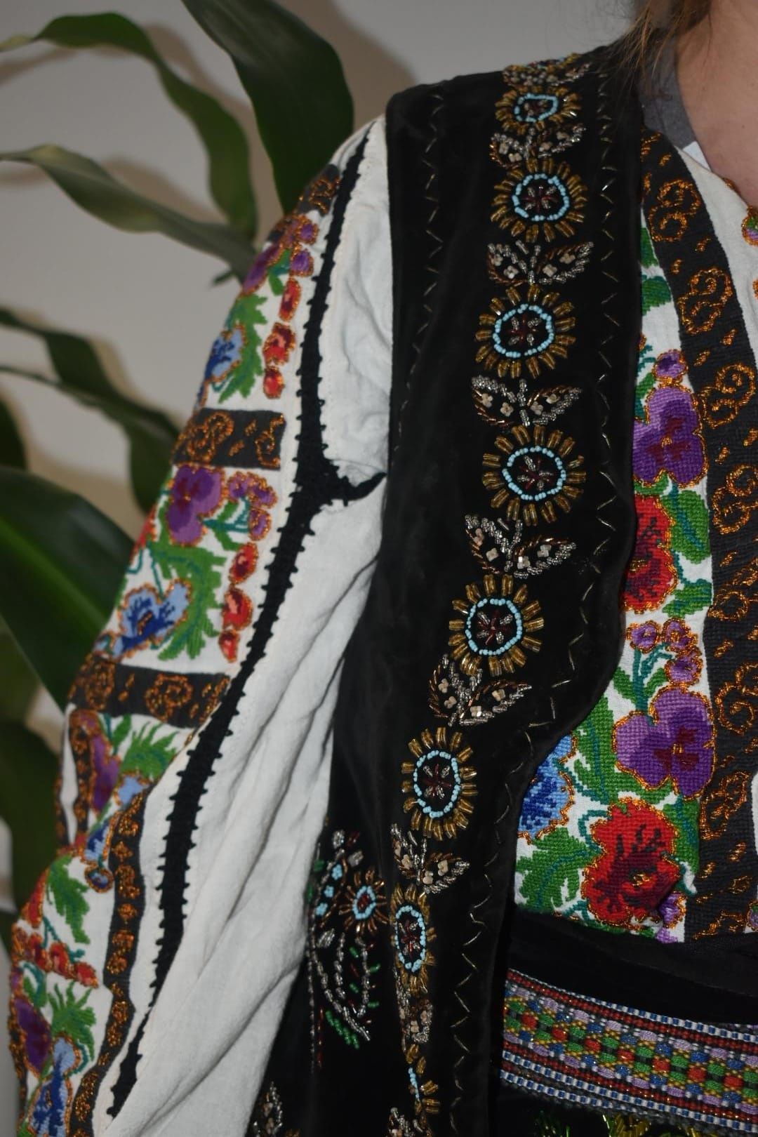 Costume tradiționale muntenești
