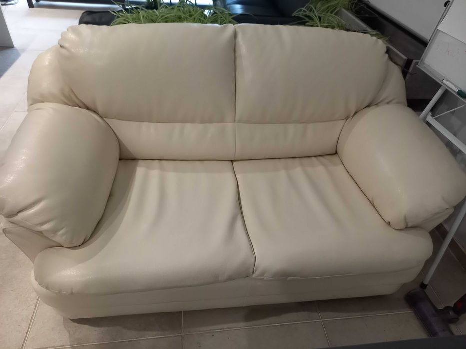 Продавам кожен разгаваем диван ”двойка”