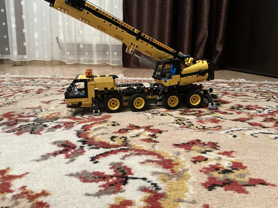 Lego crane 42108