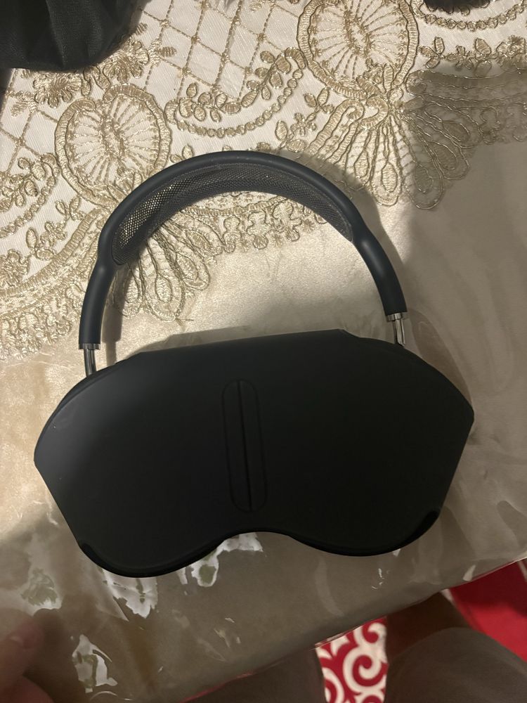 Продам AirPods Max