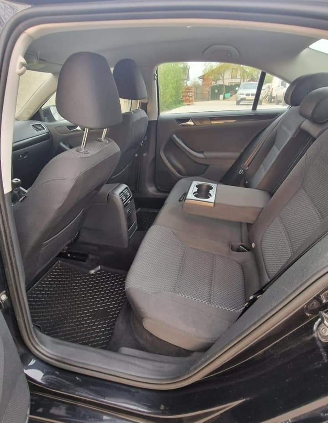 Vand vw jetta an 2012 in stare perfectă de funcționare