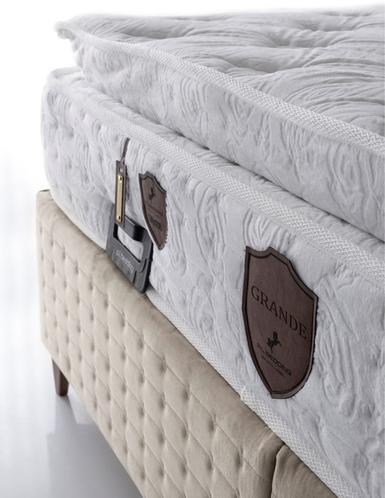 Тапицирано легло Grande